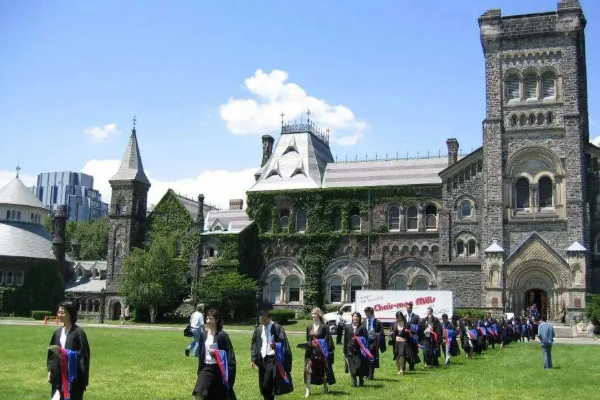 美国留学如何选择学校？最强攻略请查收！