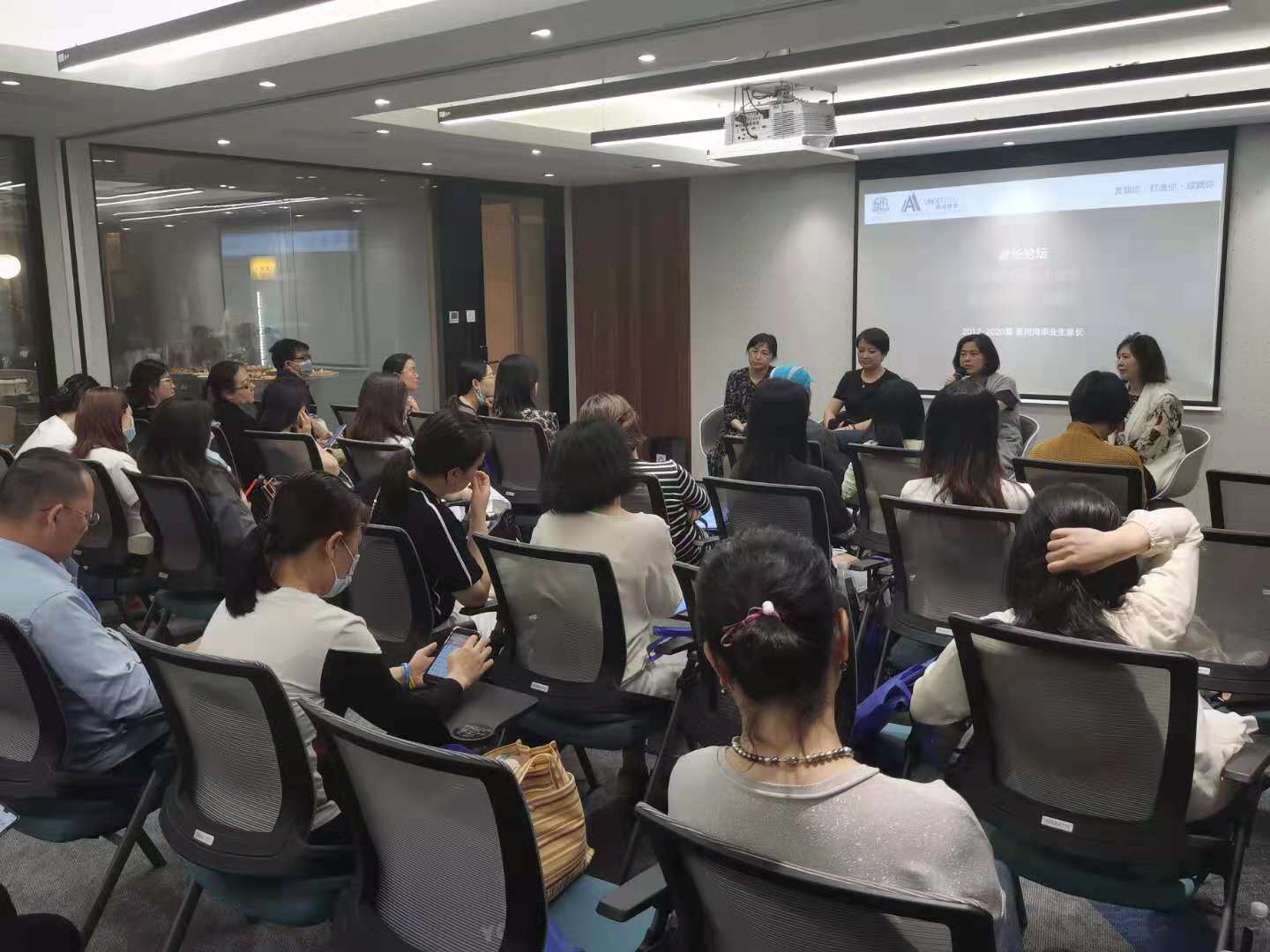 星河湾国际双语学校&峰越教育校友沙龙圆满落幕！